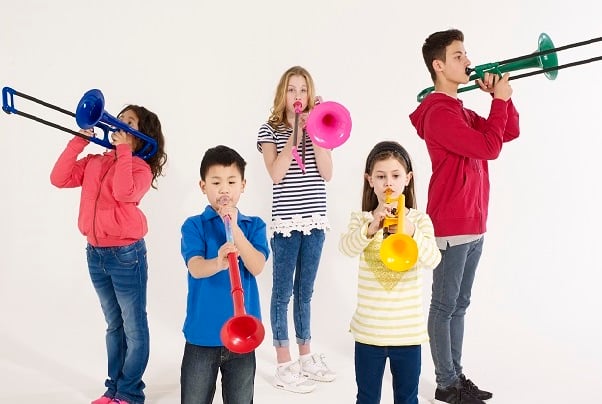 Kids playing pInstruments.