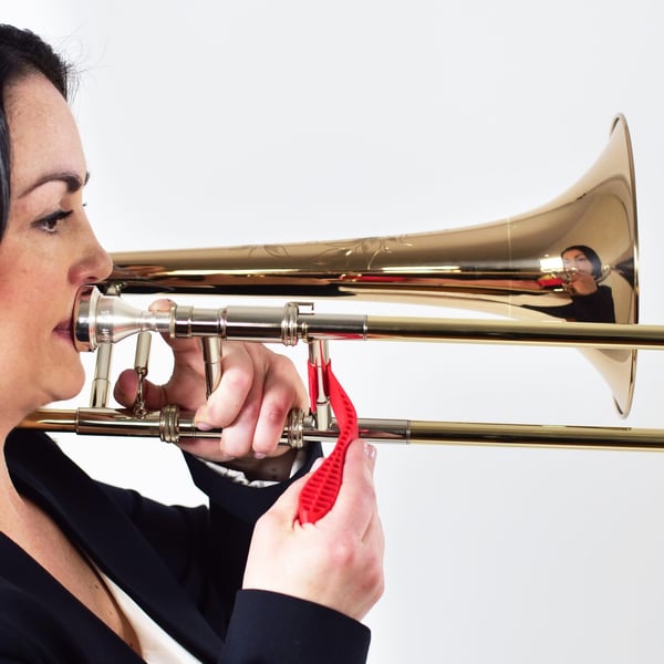 nikki abissi demonstrates the Extendabone